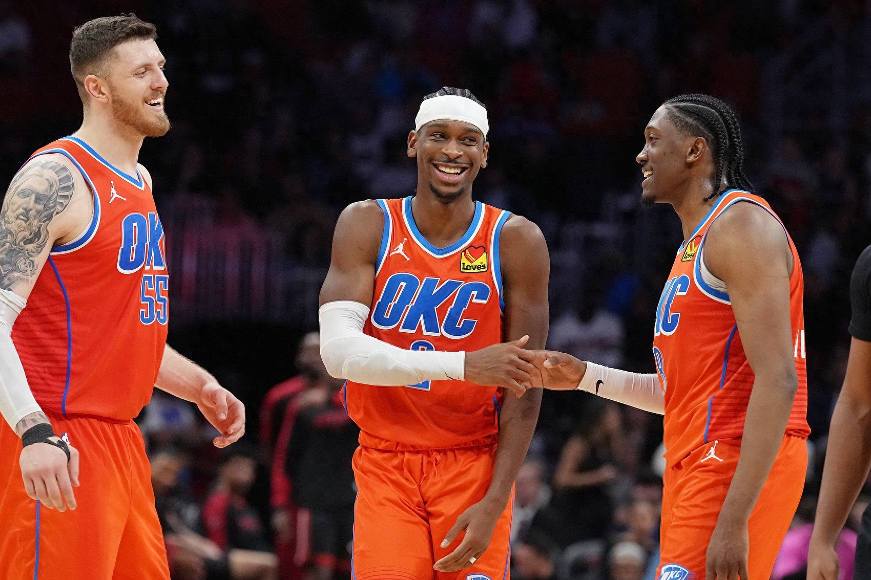 爱游戏官网-雷霆队员联手取胜，实现连胜(雷霆队员联手取胜,实现连胜吗)