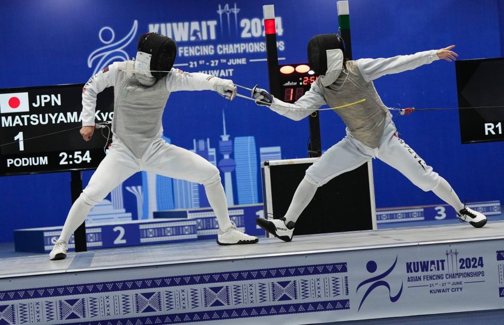 中国运动员在击剑比赛中获得铜牌 中国运动员在击剑比赛中获得铜牌