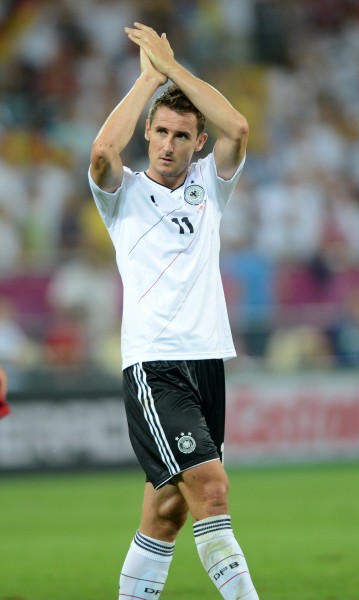 爱游戏体育链接-沙尔克主场大胜，继续向欧战区冲刺的简单介绍