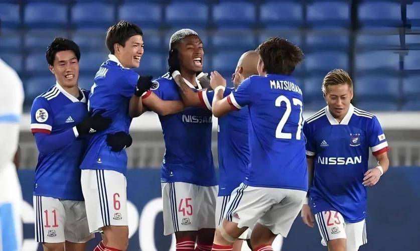 爱游戏体育网站-强强对话，两支球队在激烈争夺胜利