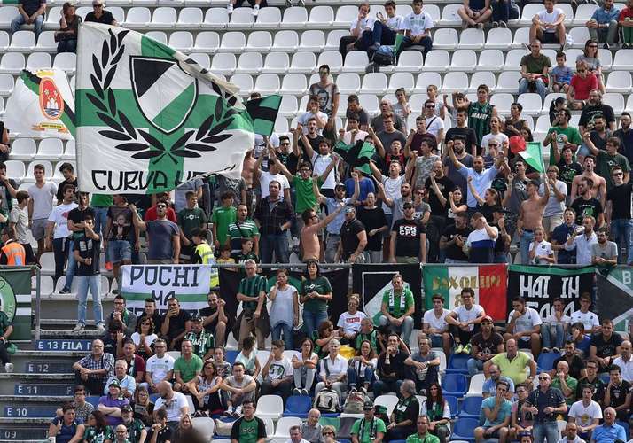 沃尔夫斯堡客场取胜,赢得关键三分 沃尔夫斯堡客场取胜,赢得关键三分