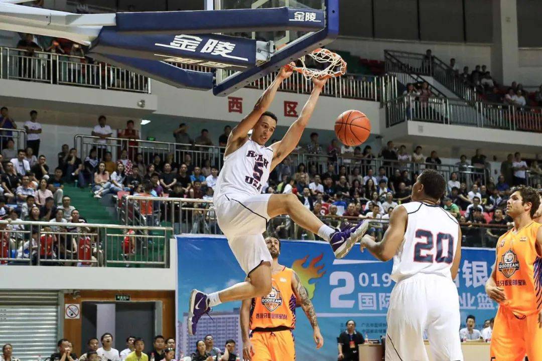 篮球俱乐部备战新赛季,引进新战术 篮球俱乐部备战新赛季,引进新战术