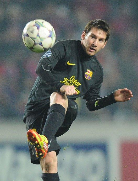 爱游戏app下载-梅西助攻帽子戏法，巴萨主场轻松获胜