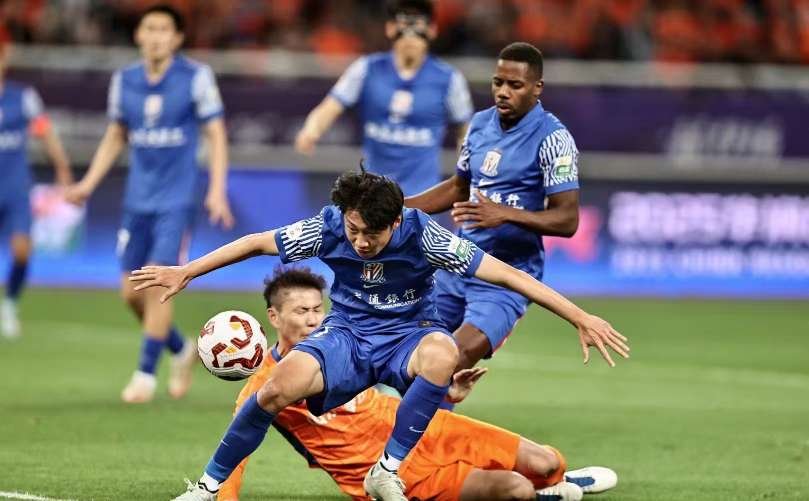 亚冠联赛淘汰赛战火升腾,球队晋级希望 亚冠联赛淘汰赛战火升腾,球队晋级希望