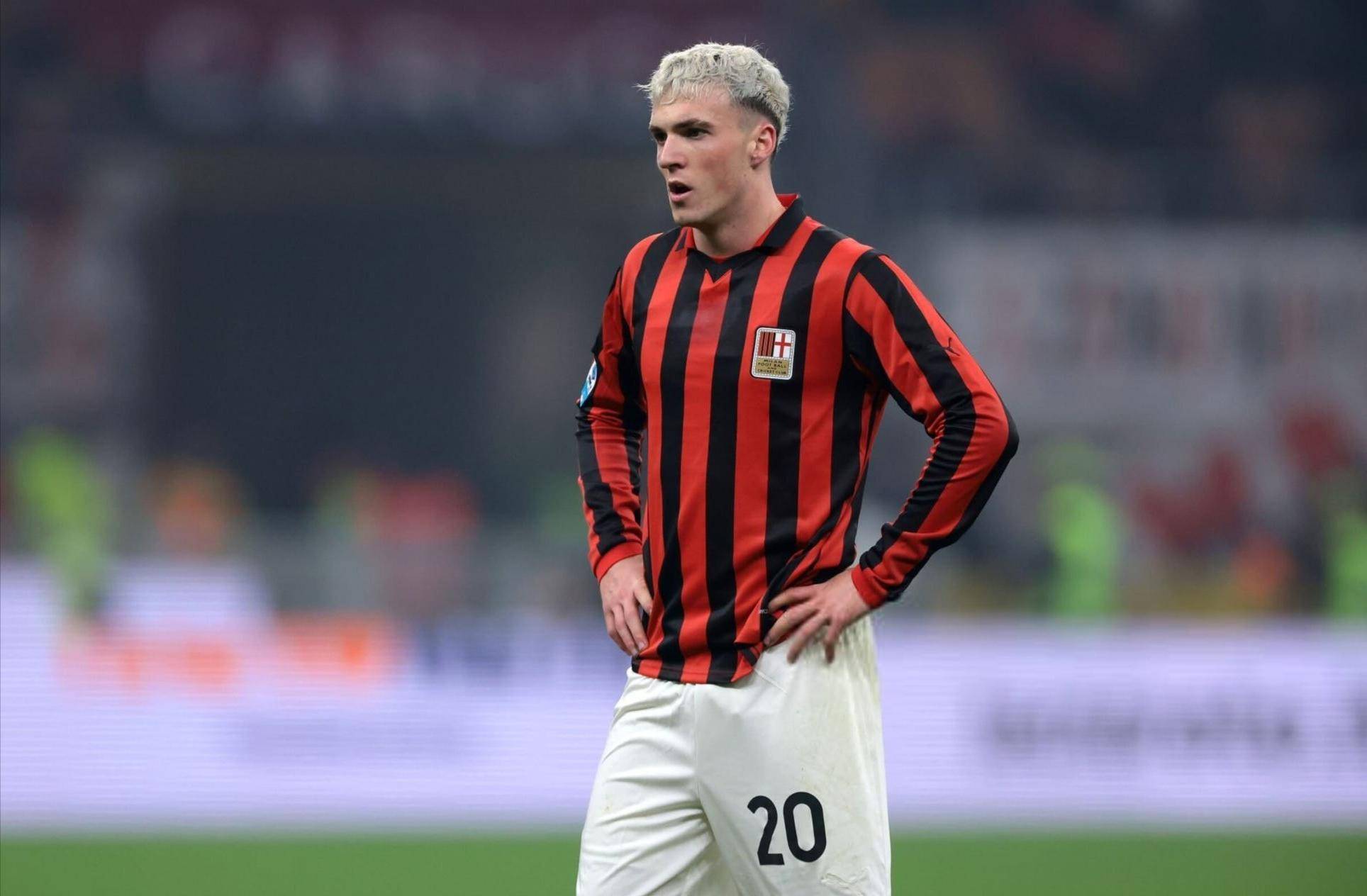 爱游戏app下载-AC米兰新援完成首秀，表现令人期待