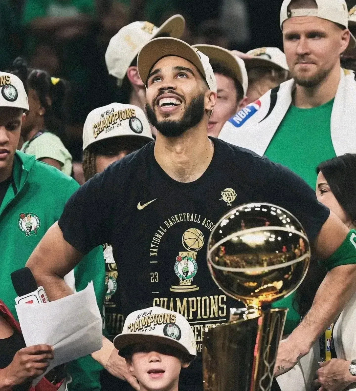 爱游戏体育平台-凯尔特人战胜尤文图斯，取得欧冠资格