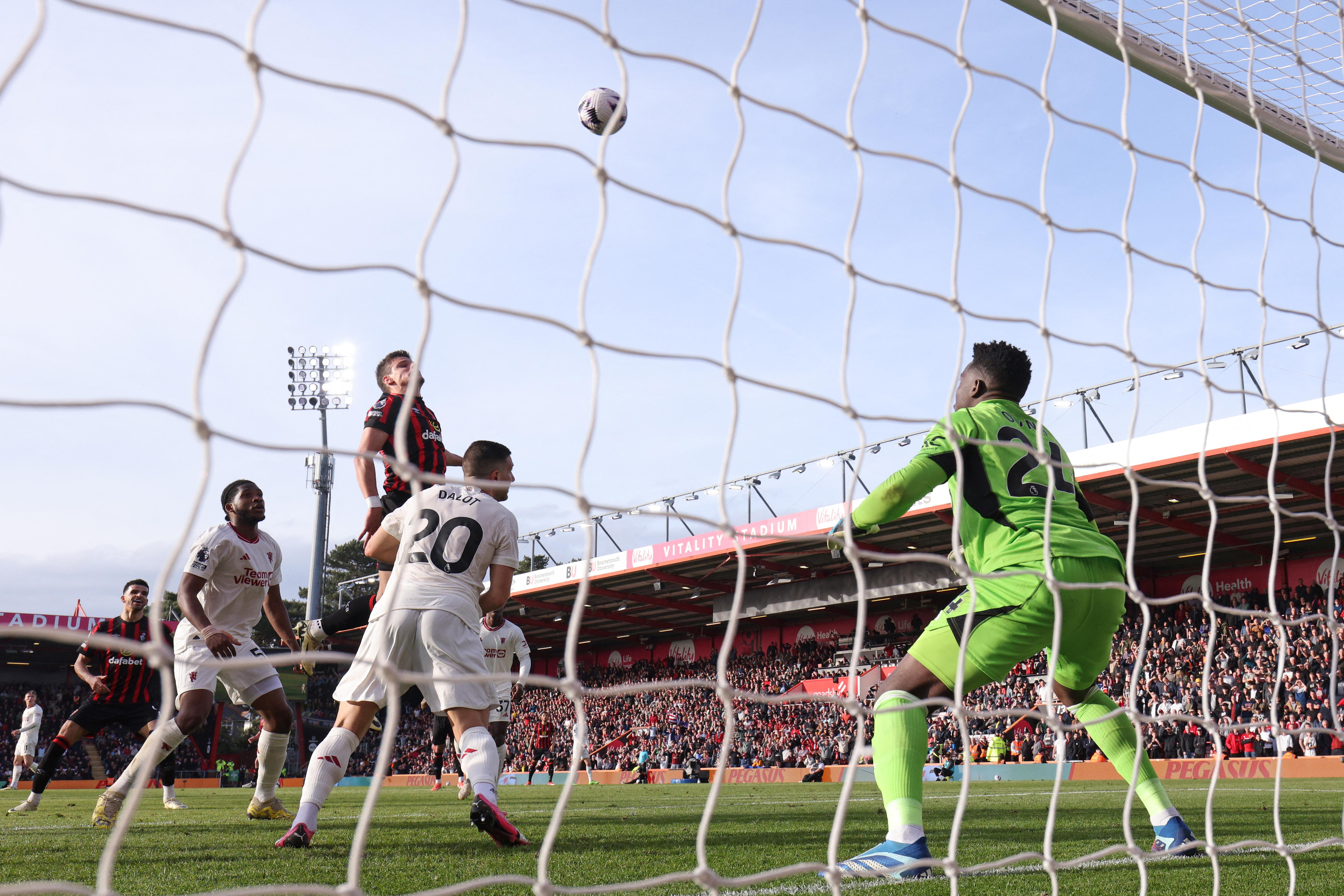 曼联客场击败伯恩茅斯，豪取三分