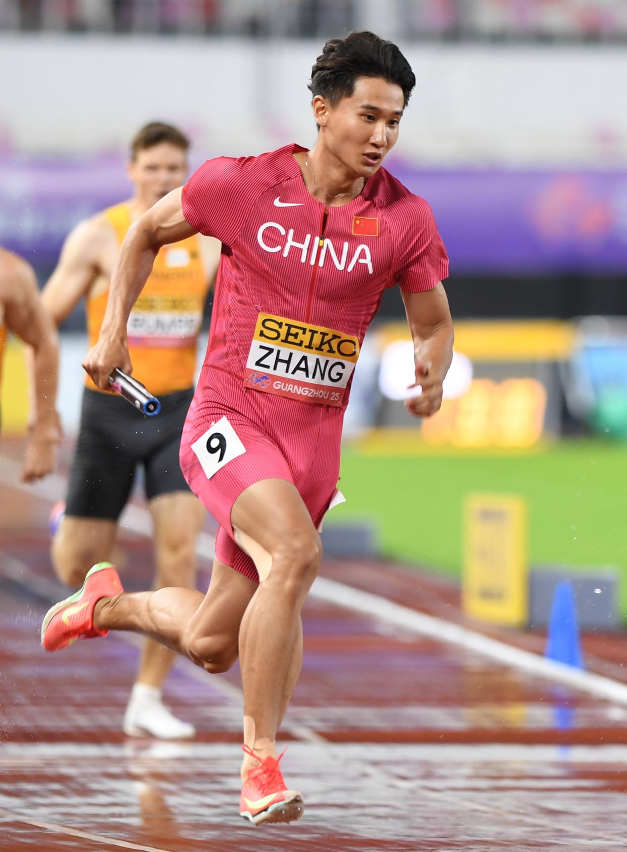 中国田径队成员刷新比赛纪录