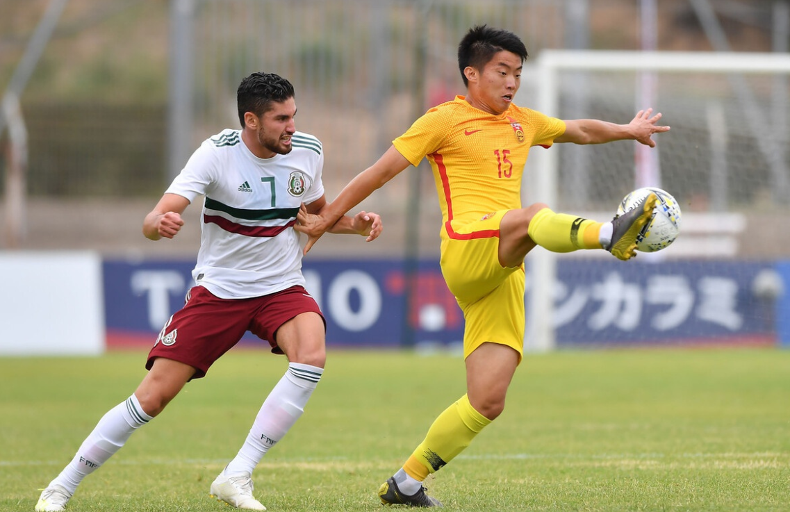 比赛中的精彩瞬间,成为球迷们津津乐道的话题 比赛中的精彩瞬间,成为球迷们津津乐道的话题